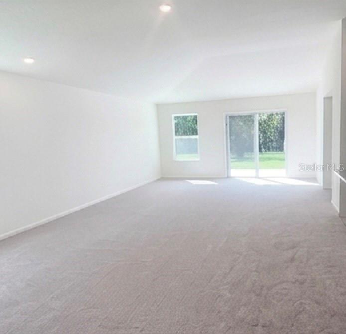 37 Willow St Property Photo 4