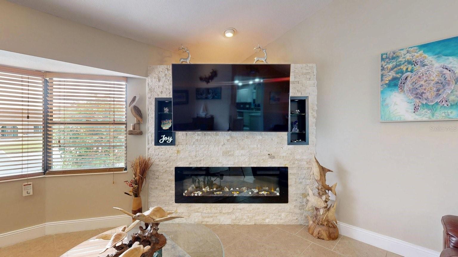 12 Classic Ct S Property Photo 5