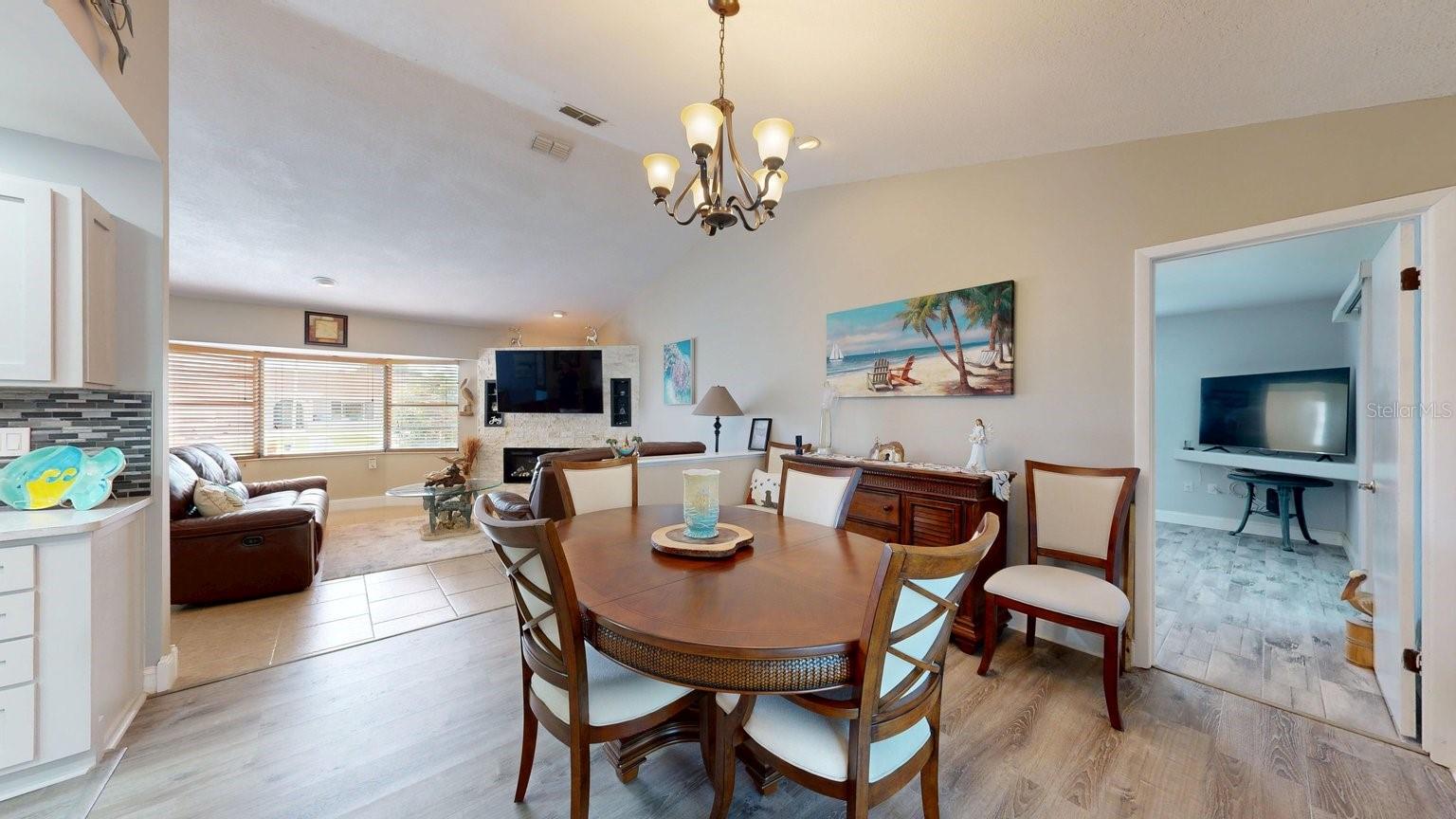 12 Classic Ct S Property Photo 7