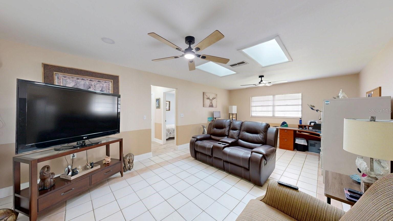 12 Classic Ct S Property Photo 17