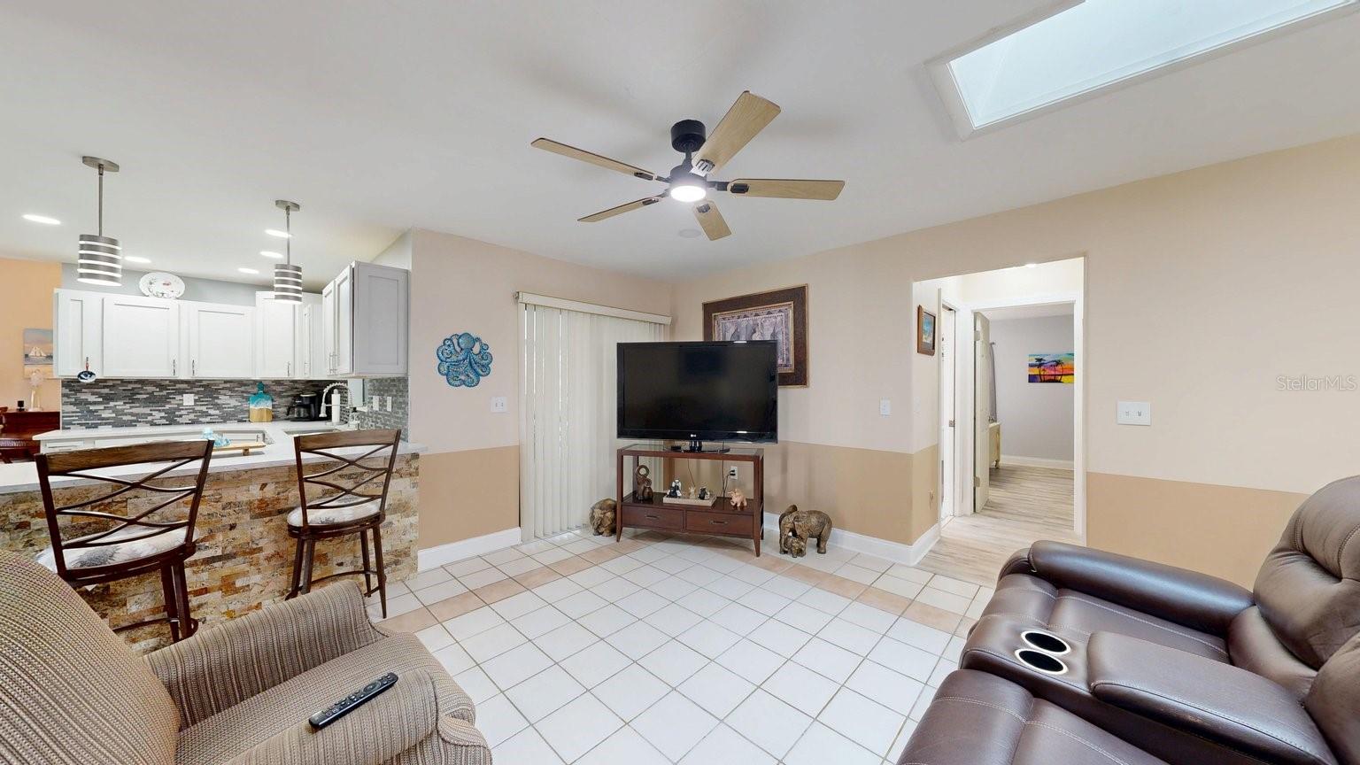 12 Classic Ct S Property Photo 18