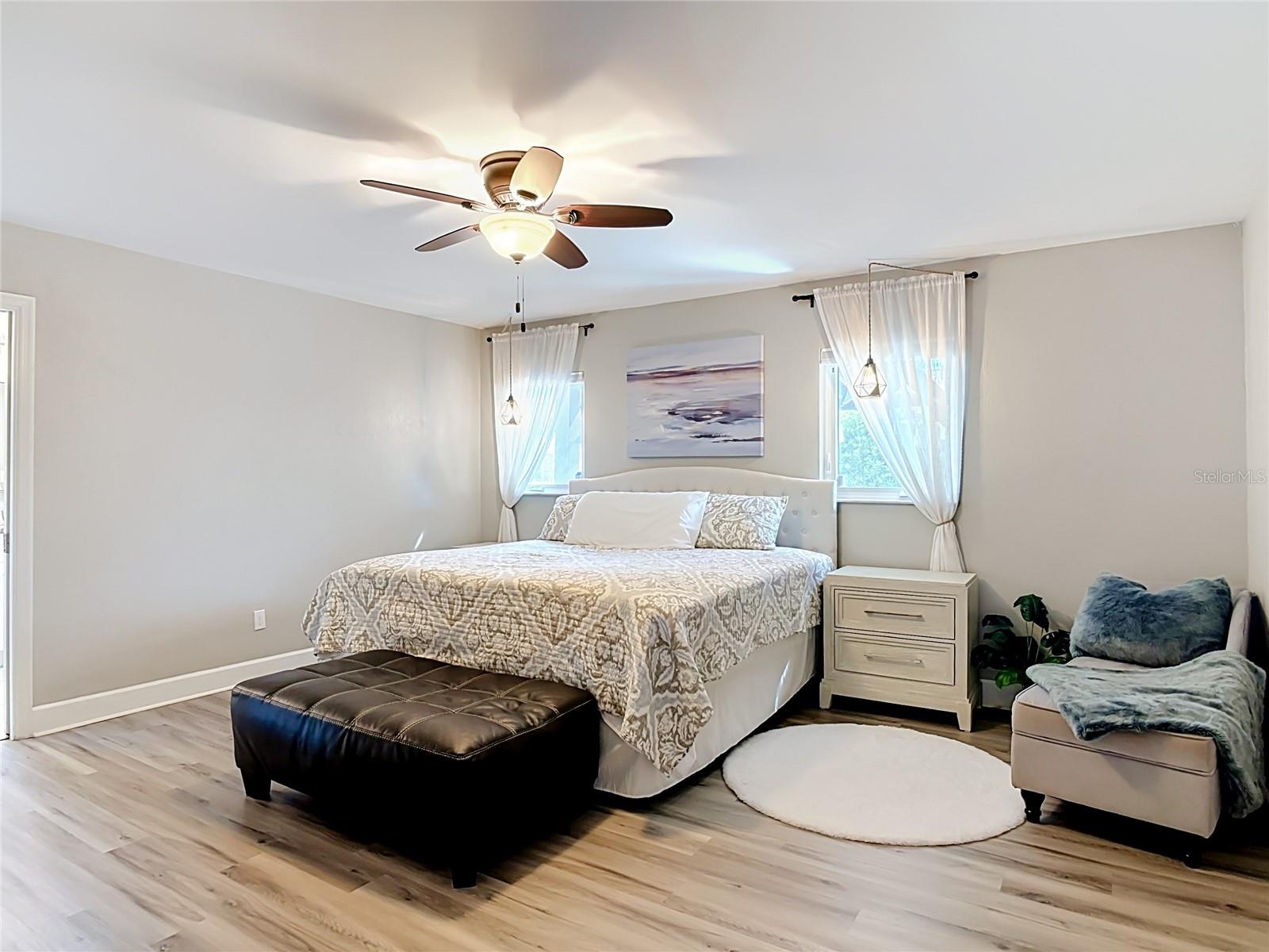 3555 John Anderson Dr Property Photo 8