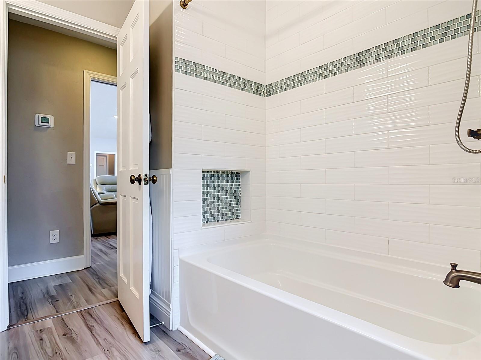 3555 John Anderson Dr Property Photo 24