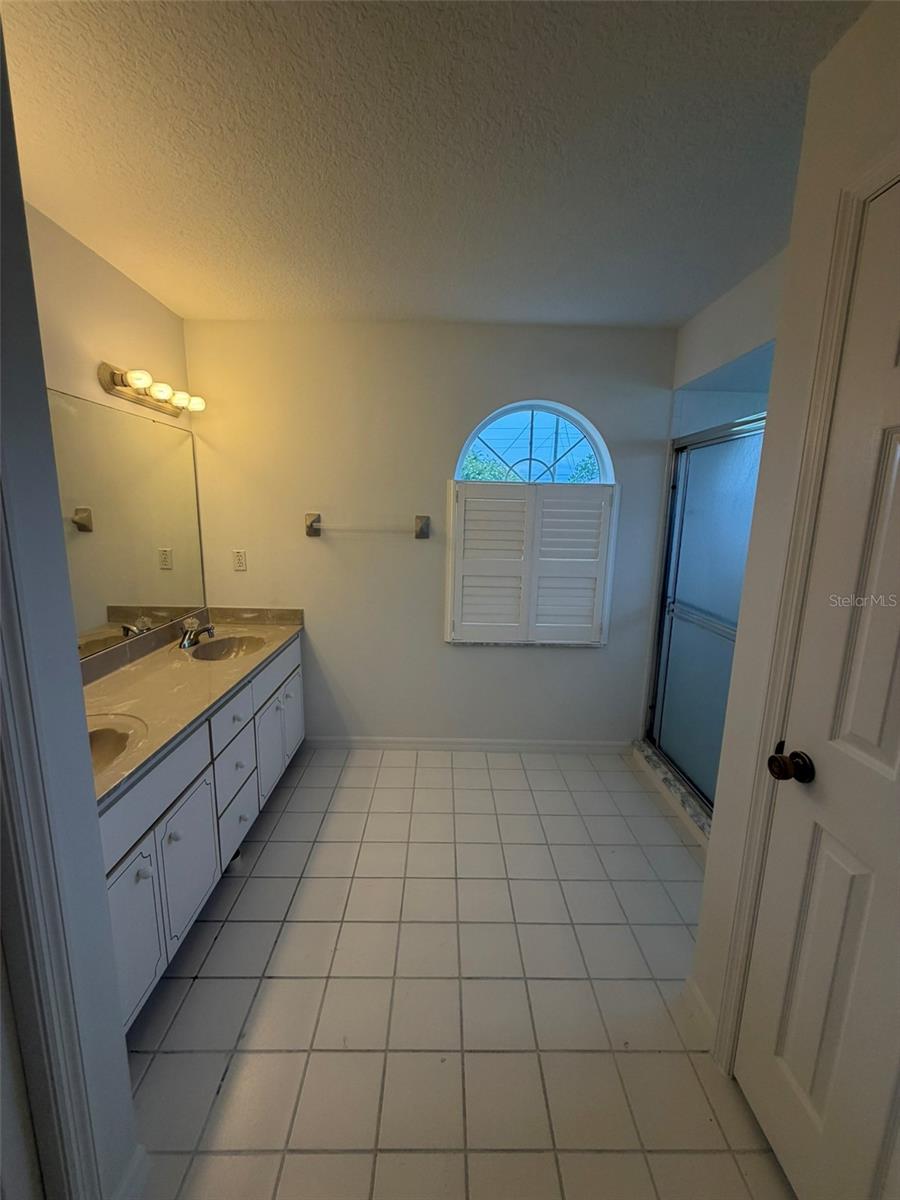 2 Lamar Ln Property Photo 4
