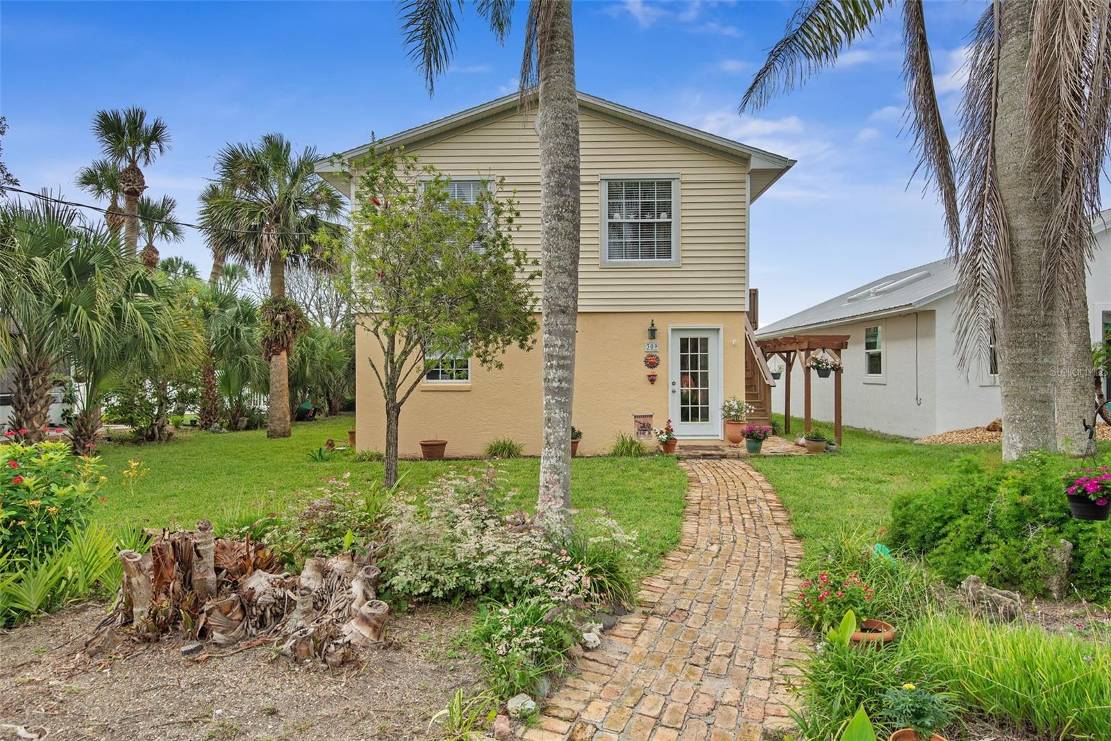 309 Cypress St Property Photo 1