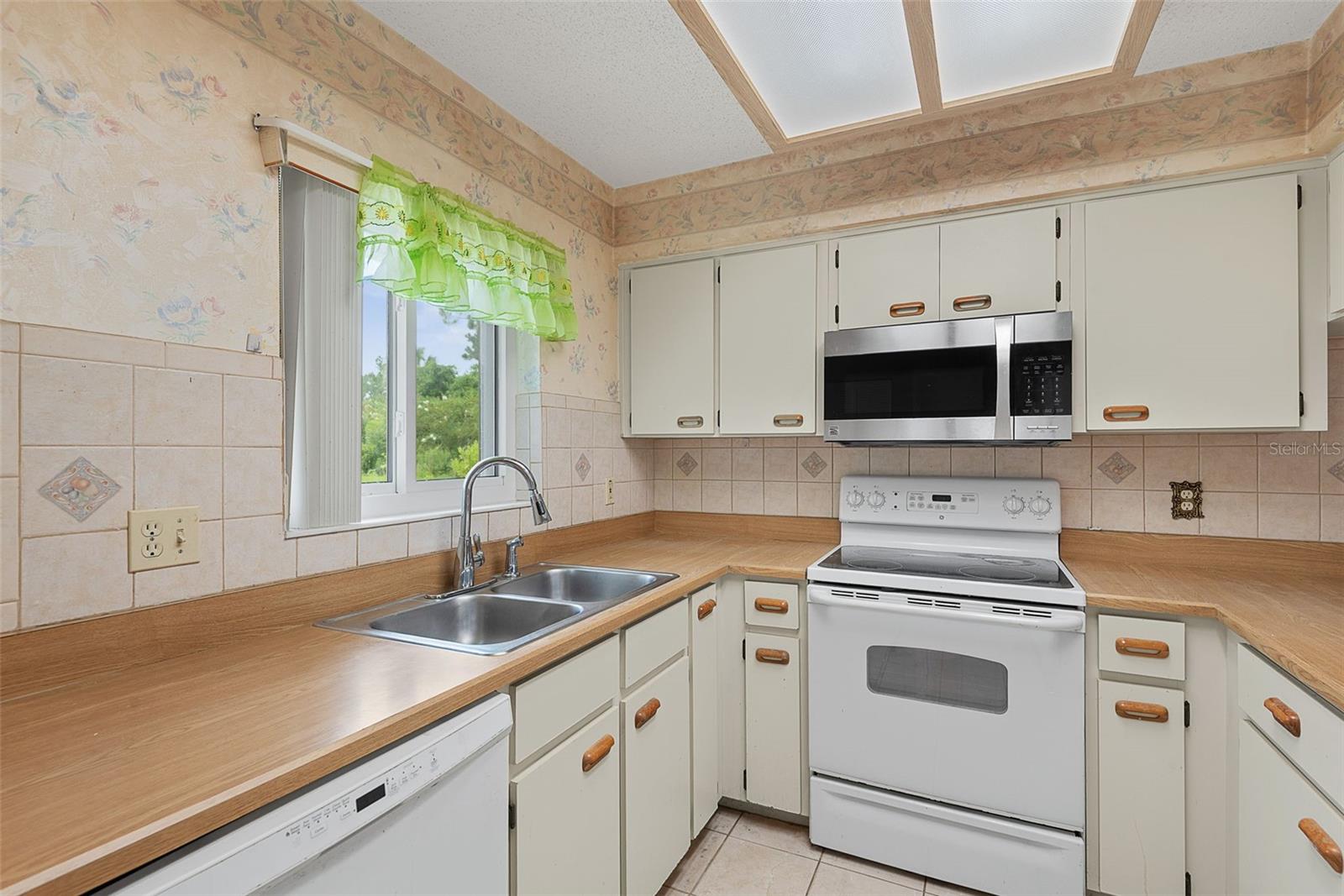 30 Princess Rose Dr Property Photo 10