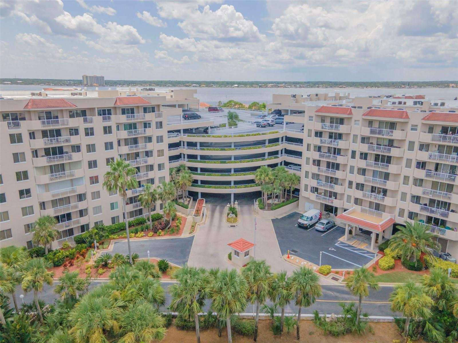 3 OCEANS BLVD W #2D4 Property Photo 1