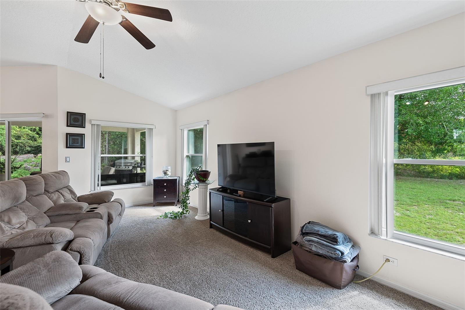 3 Russman Ln Property Photo 21