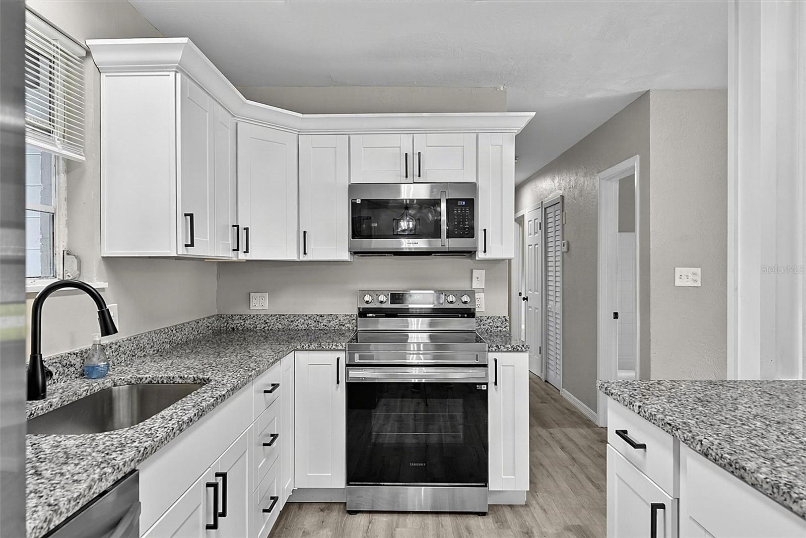 610 Roma St Property Photo 3