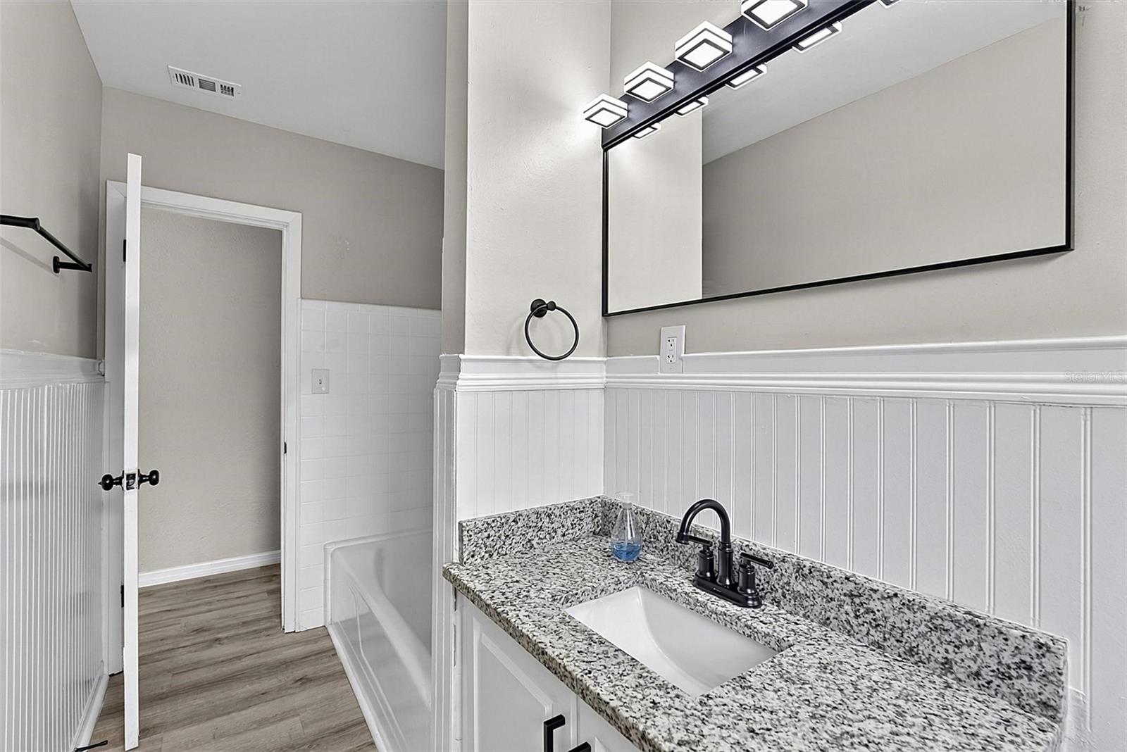 610 Roma St Property Photo 31