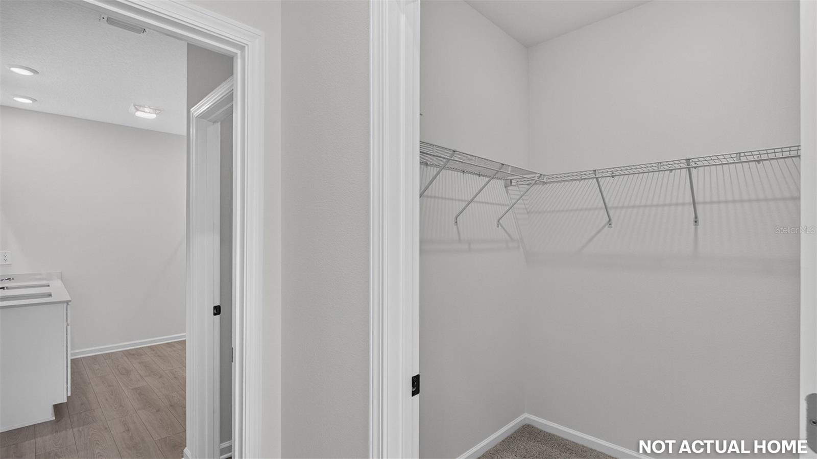 244 Hawthorn Ave Property Photo 15