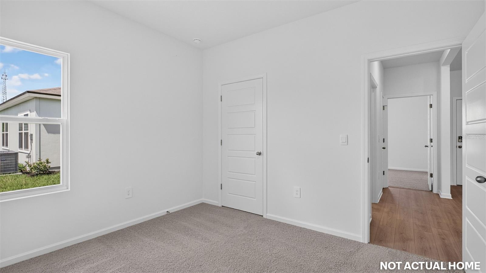 244 Hawthorn Ave Property Photo 23