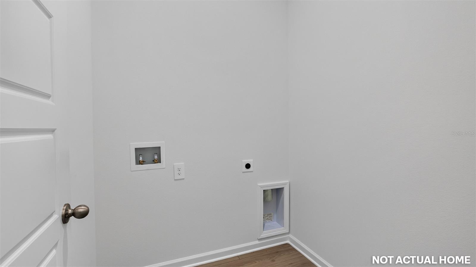 244 Hawthorn Ave Property Photo 24