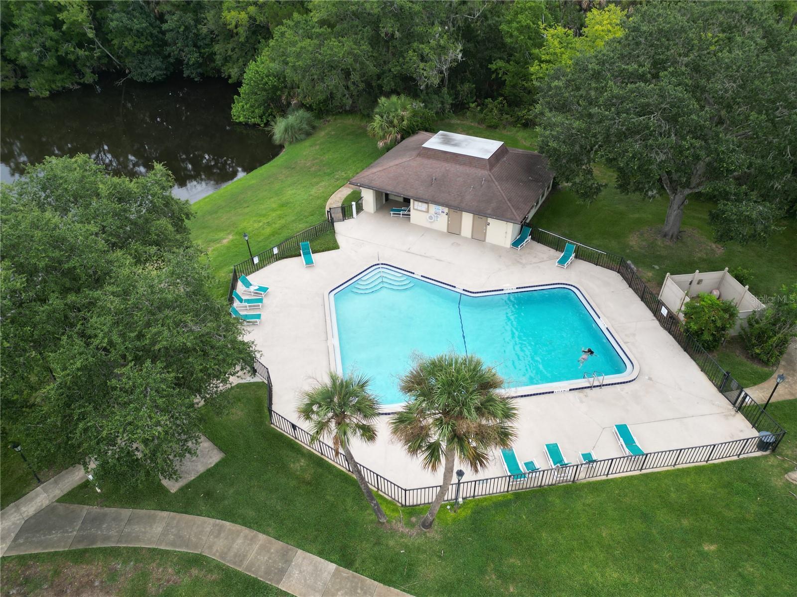 21 Oakwood Park Property Photo 4