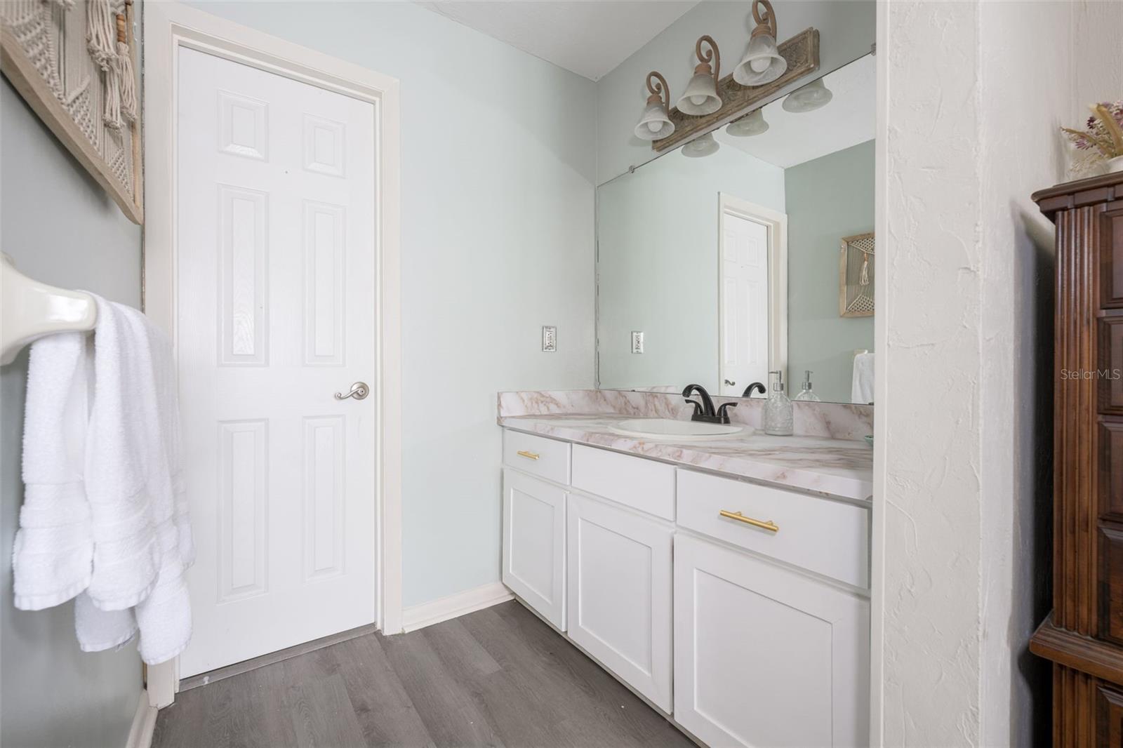 21 Oakwood Park Property Photo 18