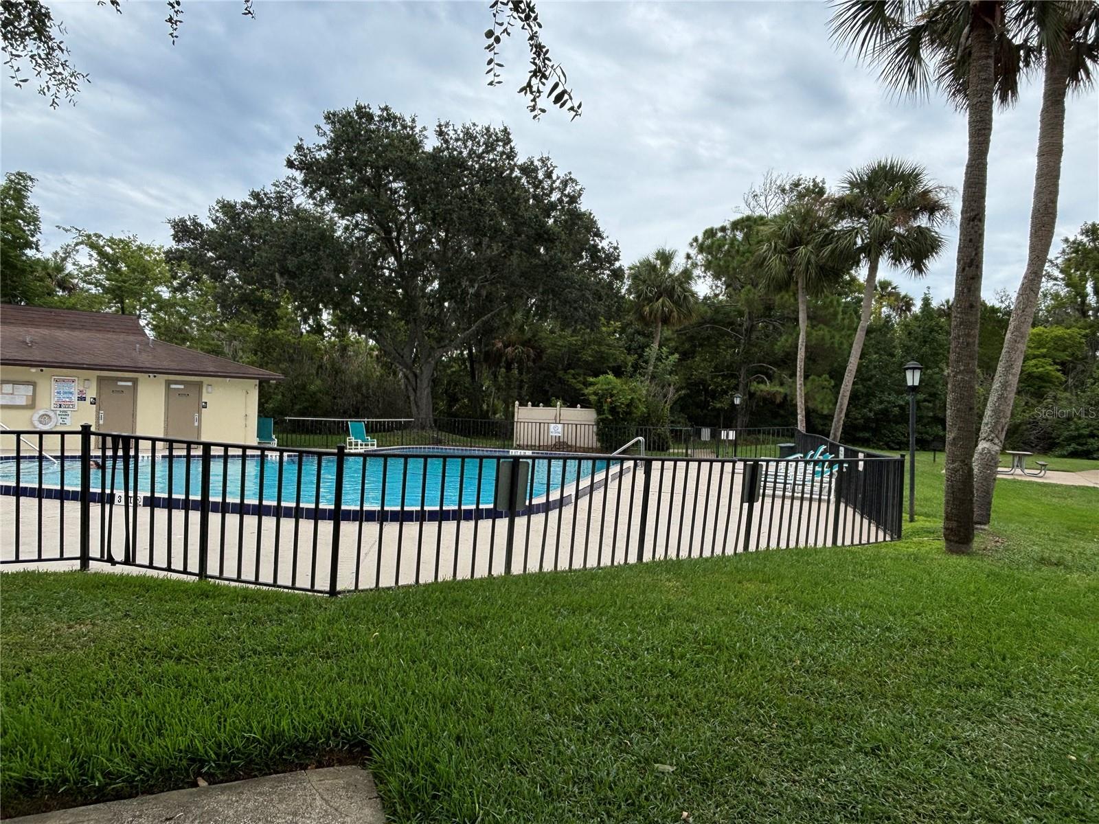 21 Oakwood Park Property Photo 38