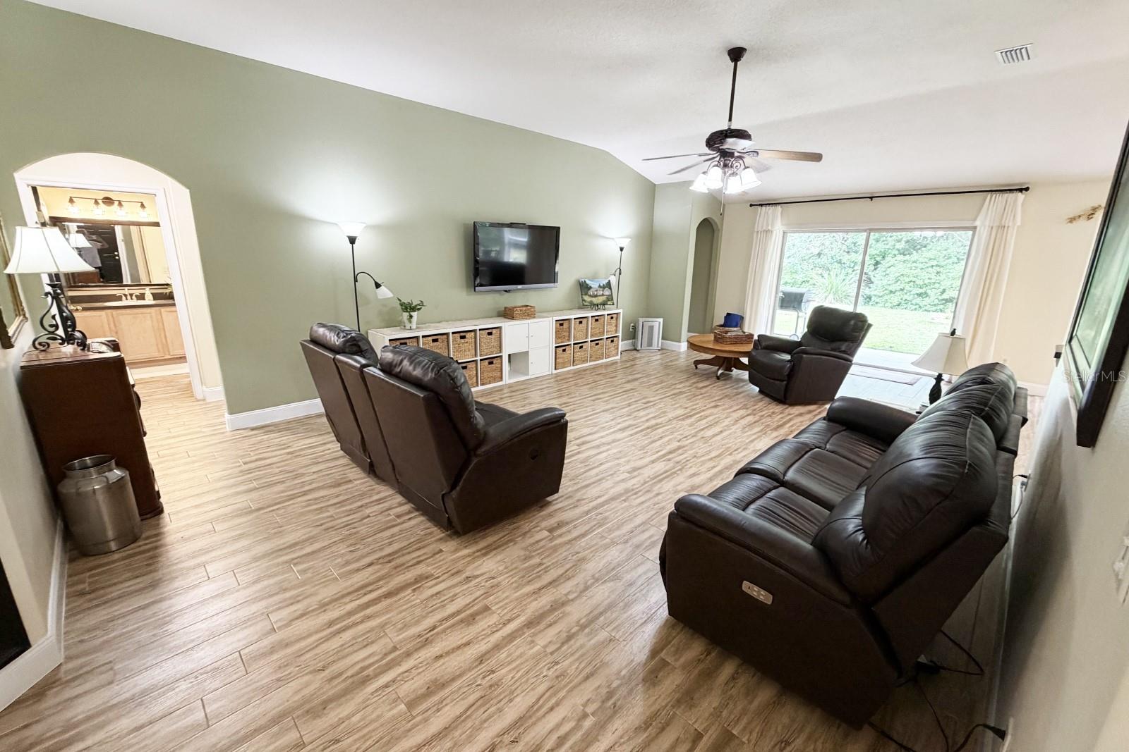 1 Sleeping Beauty Pl Property Photo 2