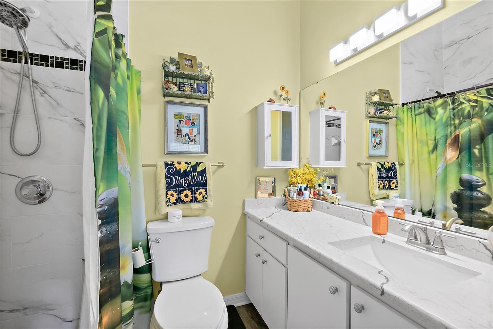 45 Pershing Ln Property Photo 21
