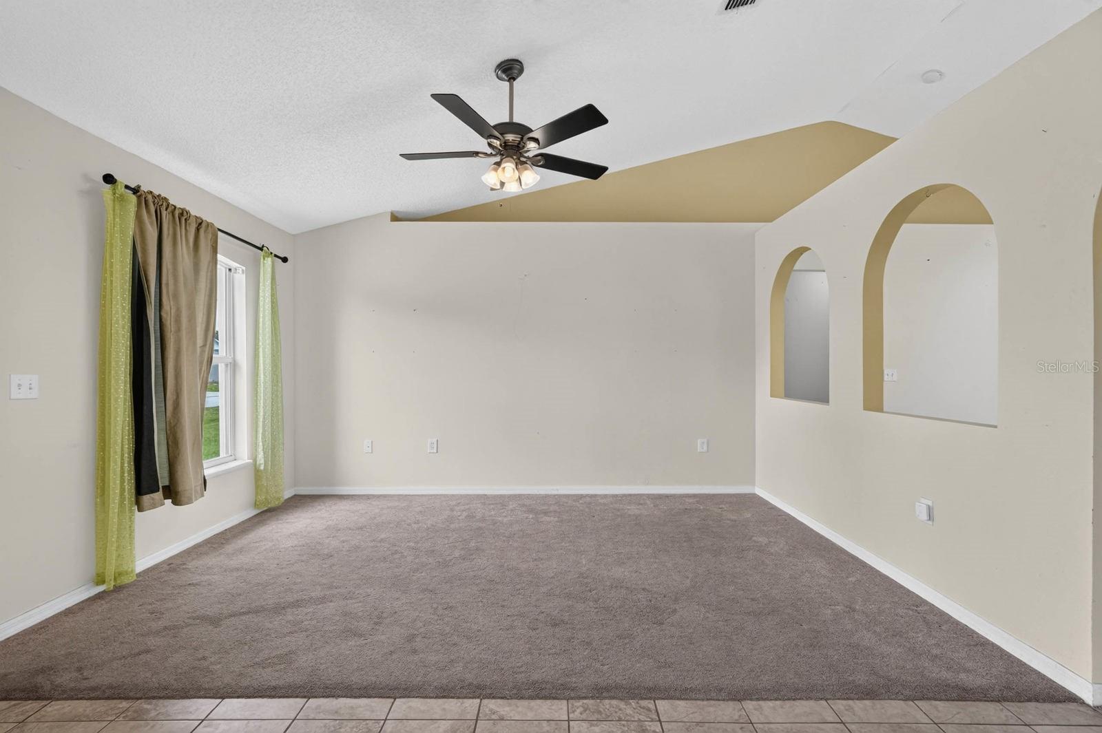6 Brownstone Ln Property Photo 8