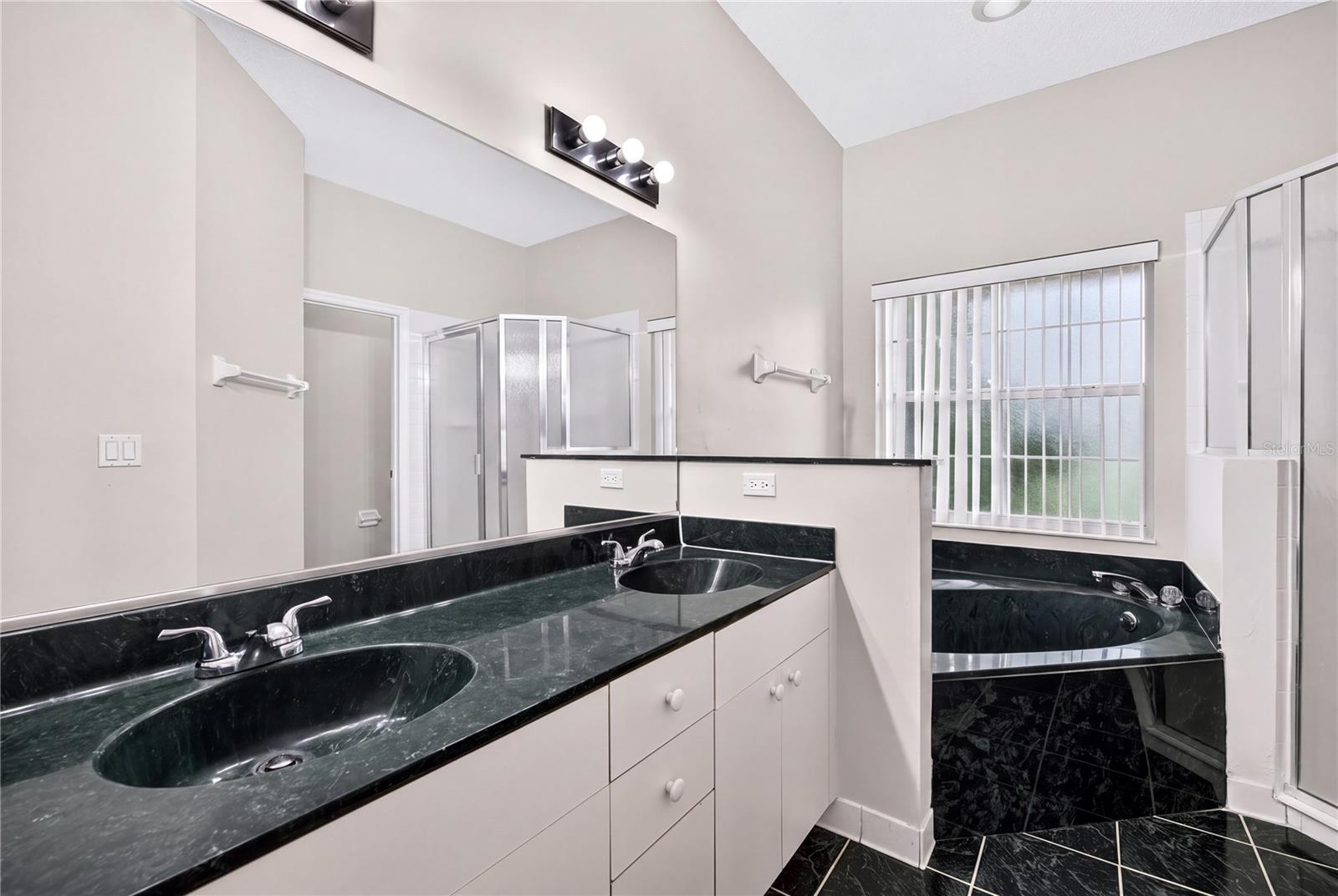 8 Buttonwood Pl Property Photo 30
