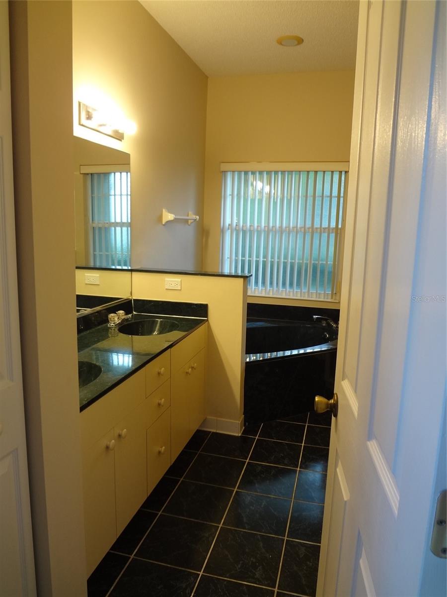 8 Buttonwood Pl Property Photo 31