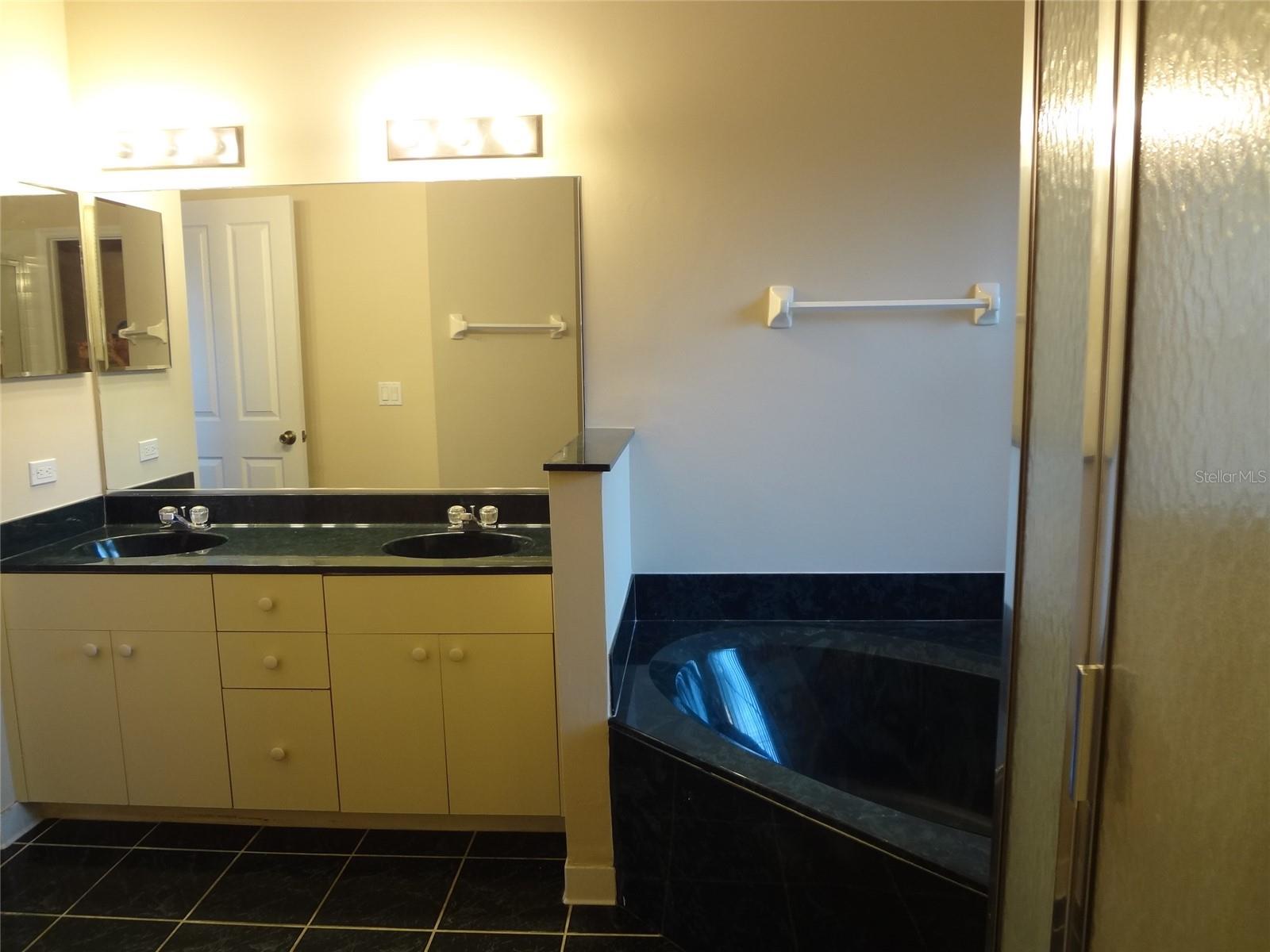 8 Buttonwood Pl Property Photo 33