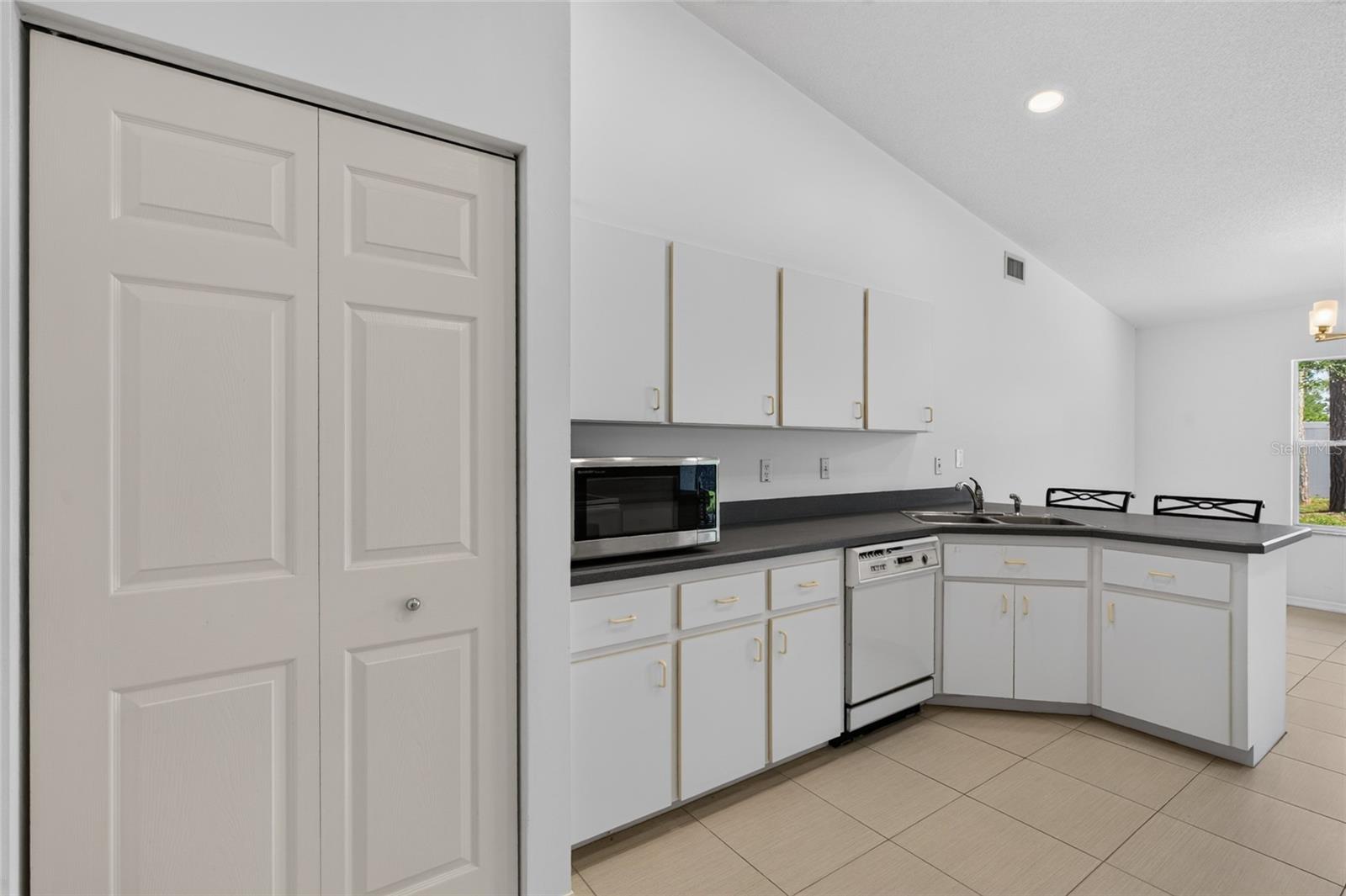 3 Point Pleasant Dr Property Photo 45