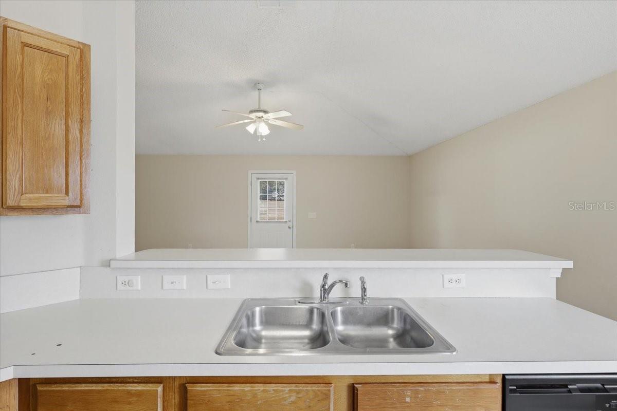 3 Louvet Ln Property Photo 8
