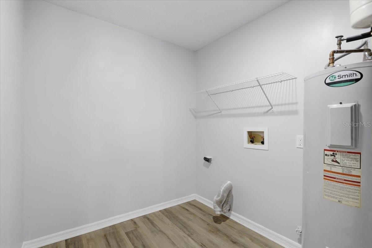 2 Elder Pl Property Photo 32