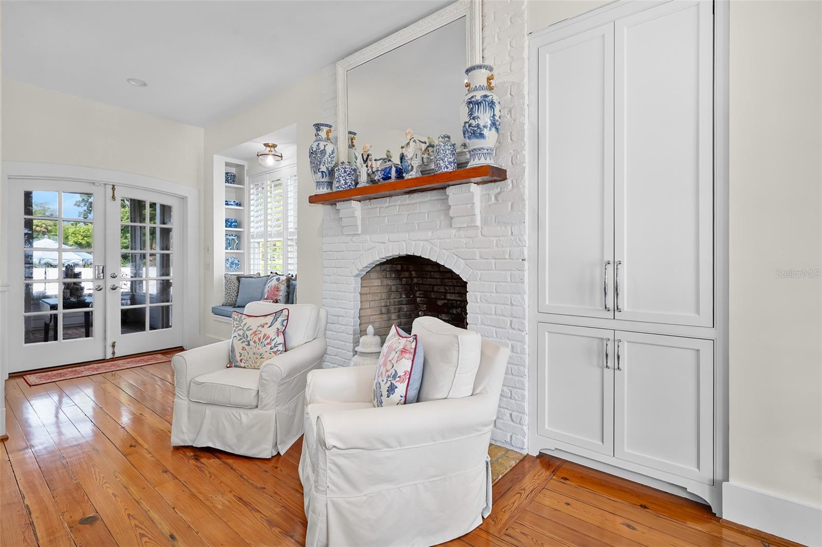 94 N Beach St Property Photo 11