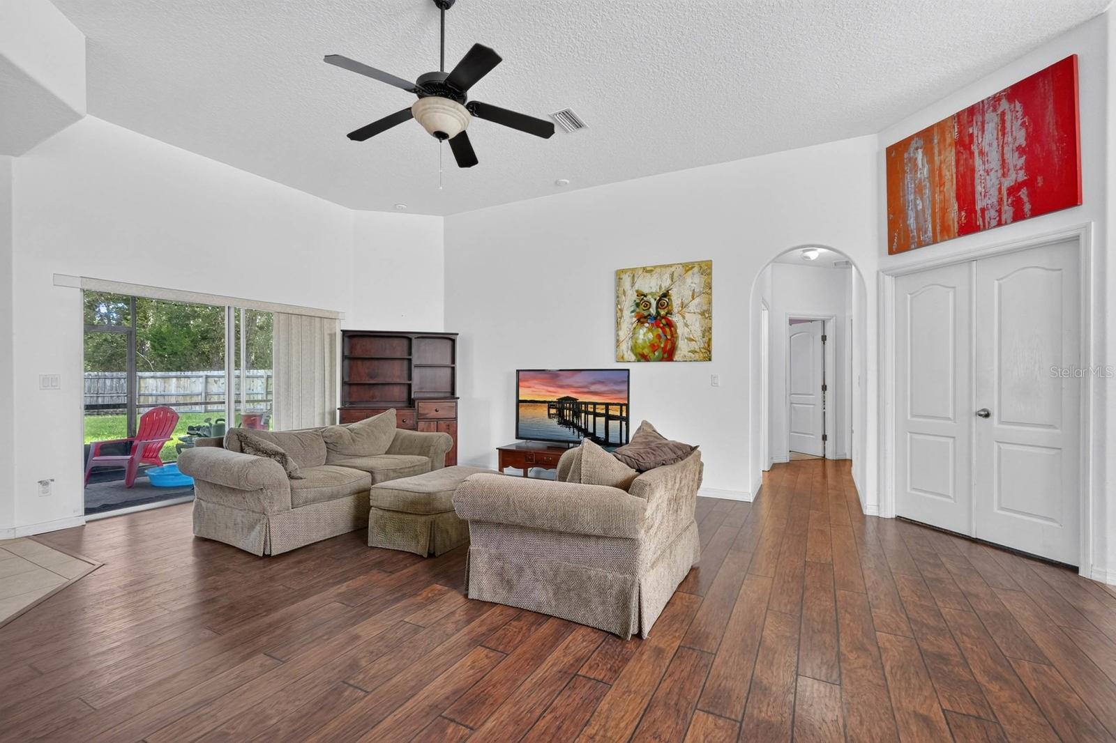25 Kathryn Pl Property Photo 8