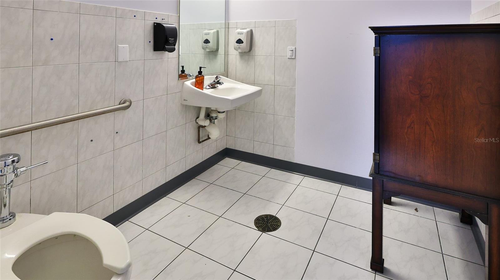 2 Commerce Blvd Property Photo 28