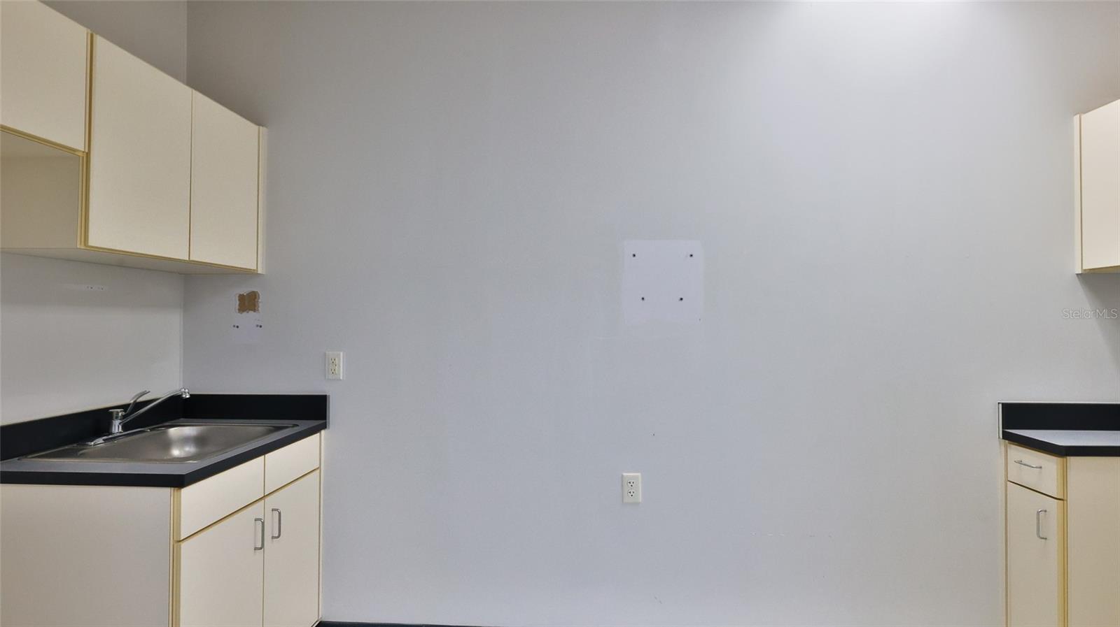 2 Commerce Blvd Property Photo 31