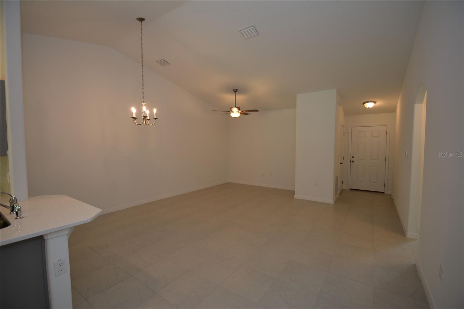 148 Secretary Trl #a/b Property Photo 9