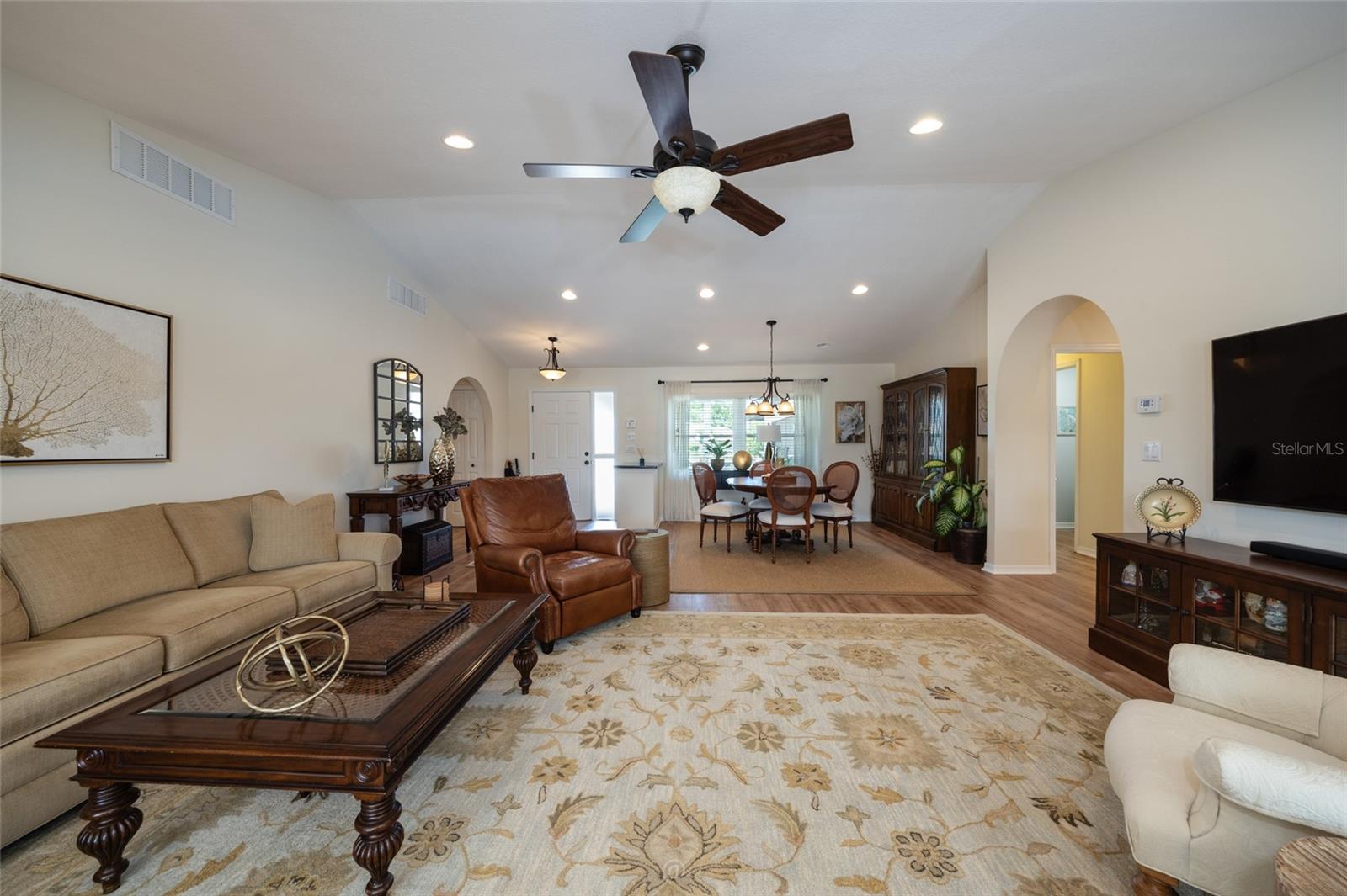 13 Carollo Ct Property Photo 4