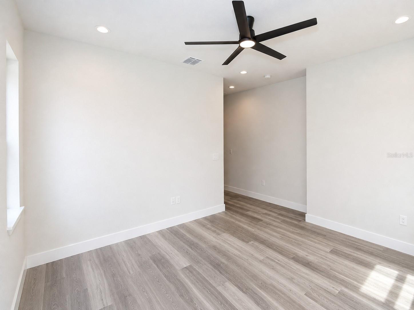 3 Whelan Pl #b Property Photo 15