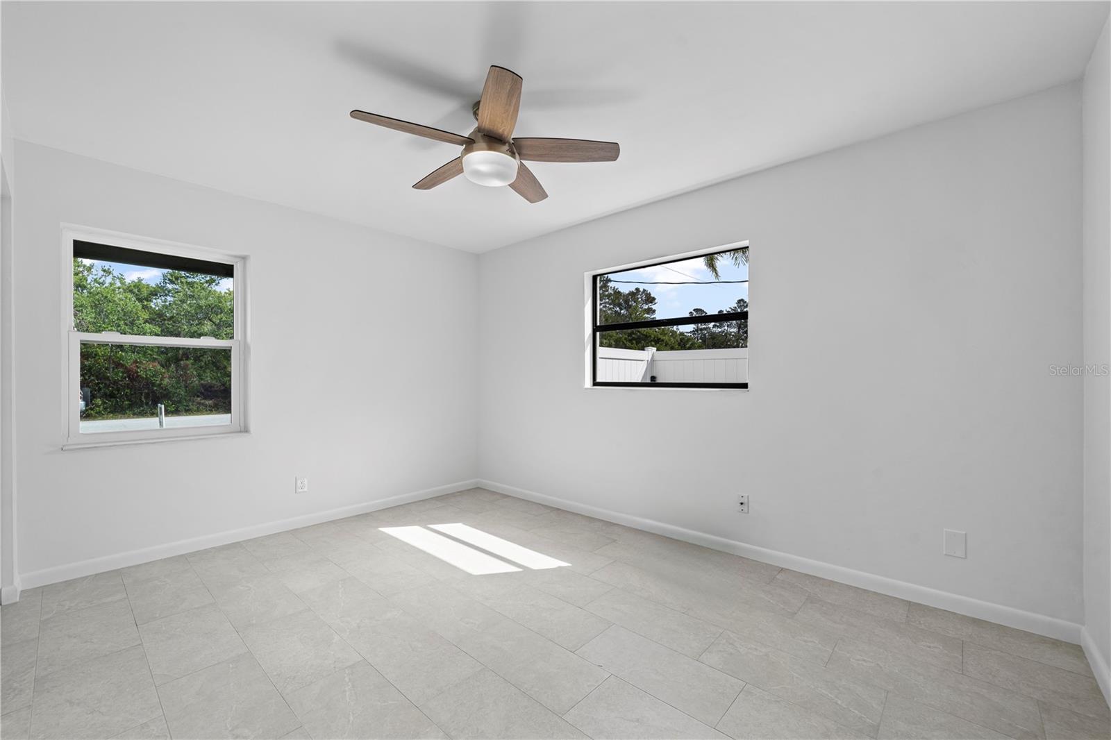 77 Freeport Ln Property Photo 12