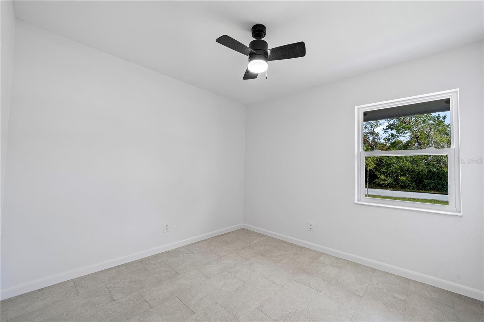 77 Freeport Ln Property Photo 13