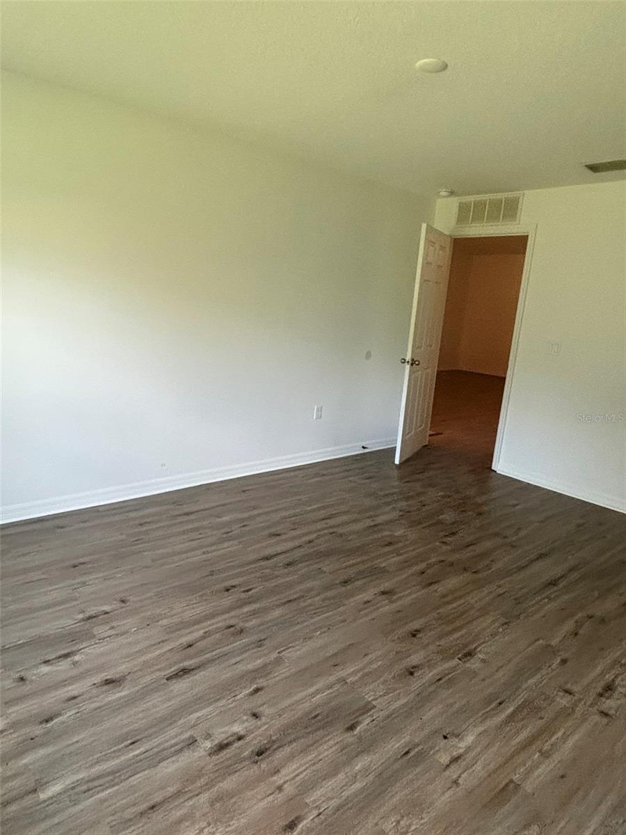 6 Wood Amber Ln #b Property Photo 5