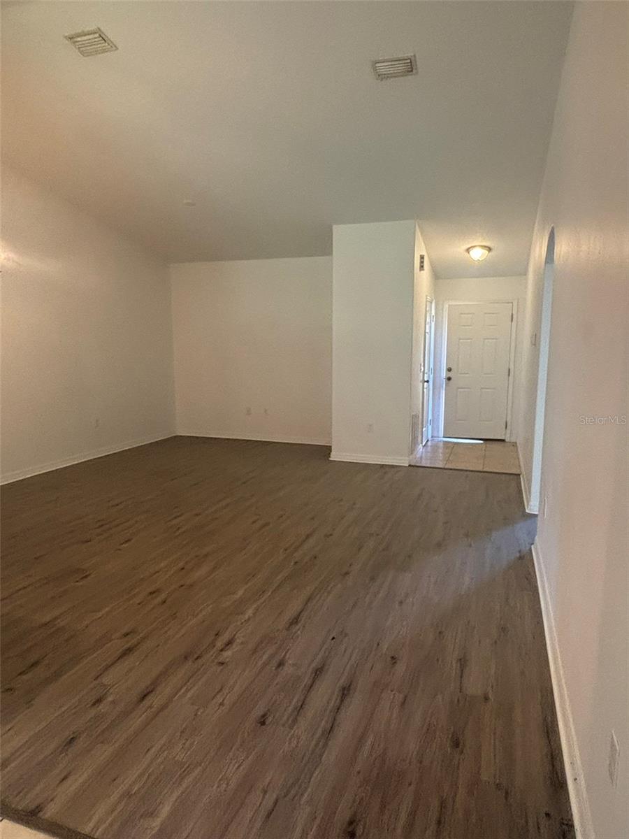 6 Wood Amber Ln #b Property Photo 6