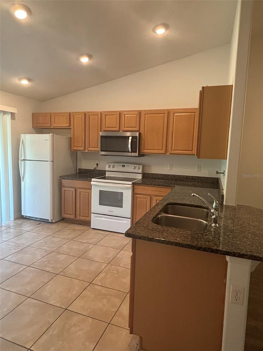 6 Wood Amber Ln #b Property Photo 7
