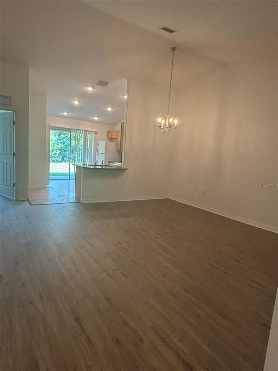6 Wood Amber Ln #b Property Photo 8