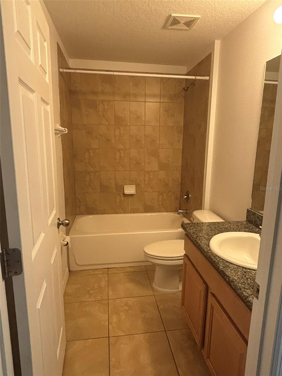 6 Wood Amber Ln #b Property Photo 10