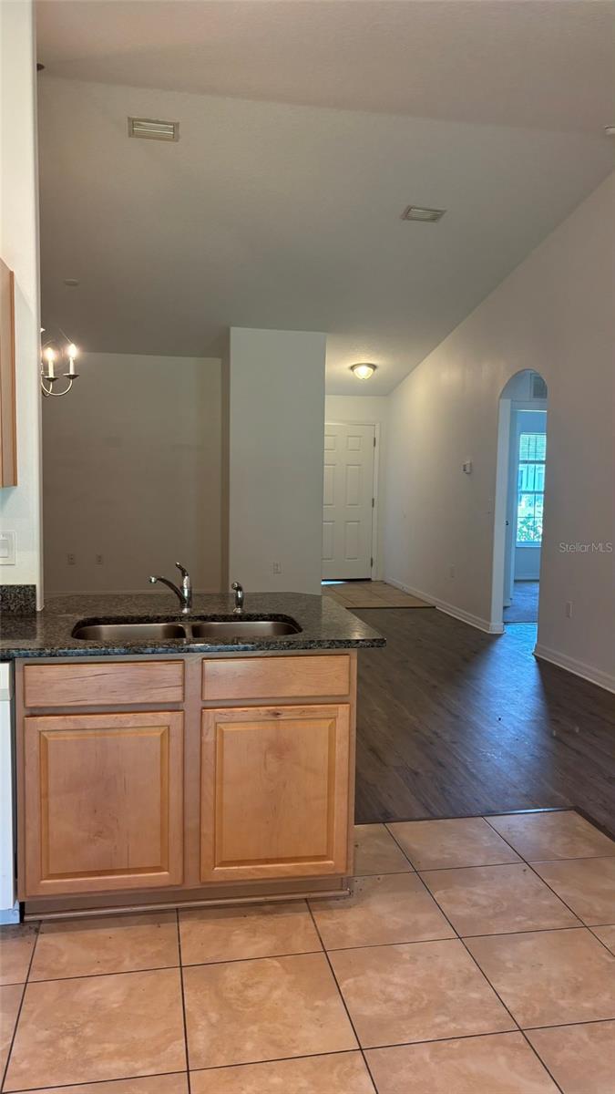6 Wood Amber Ln #b Property Photo 13