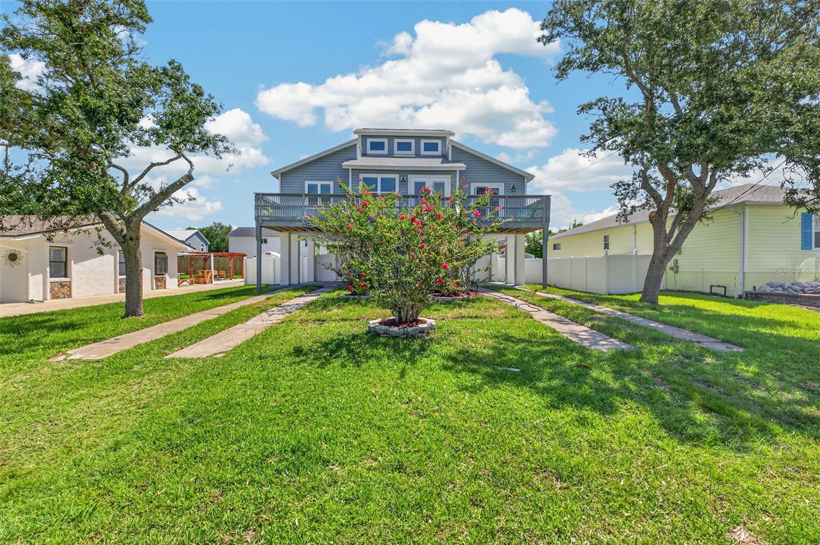 5466 4th St Property Photo 3