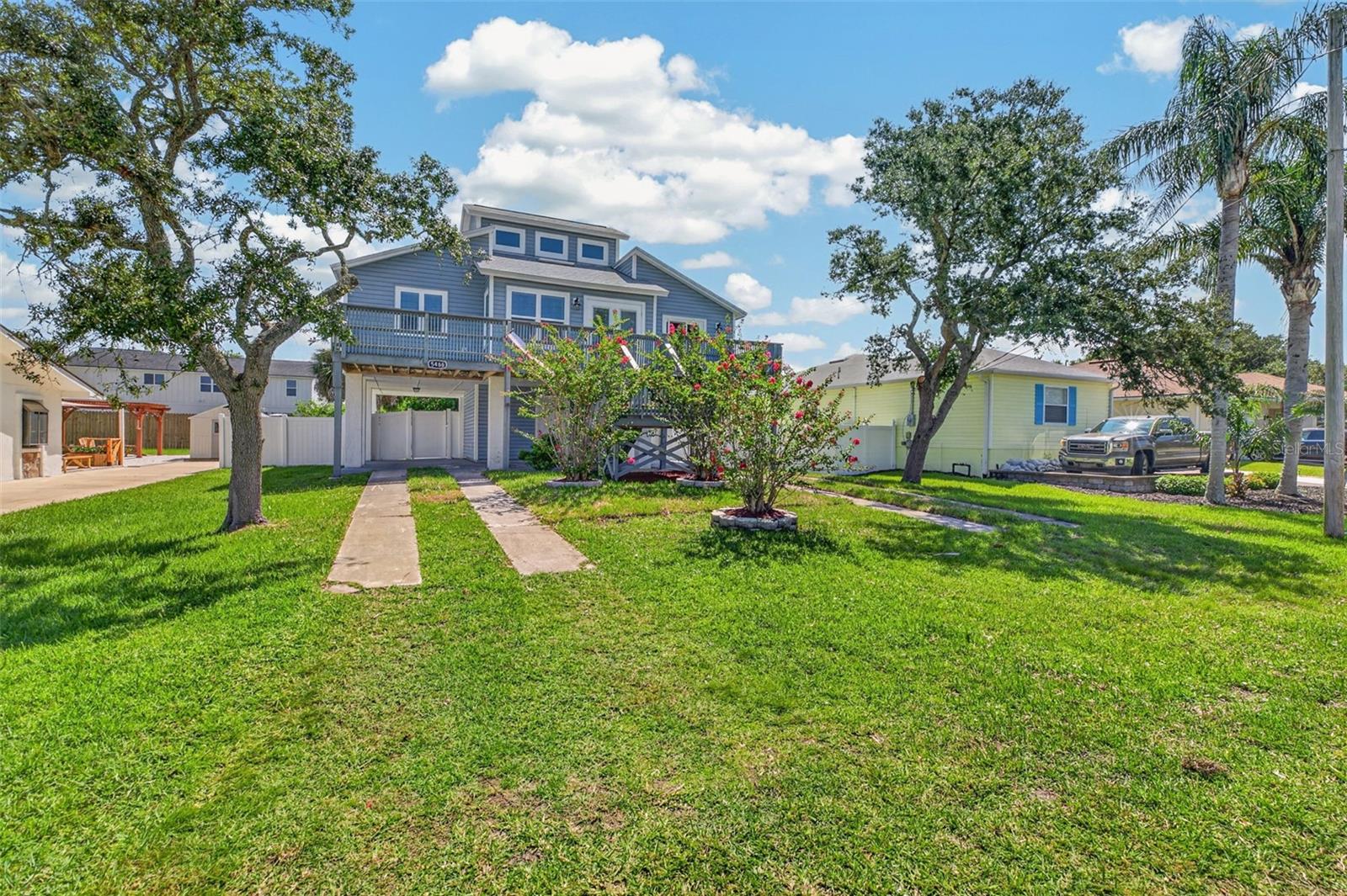 5466 4th St Property Photo 4