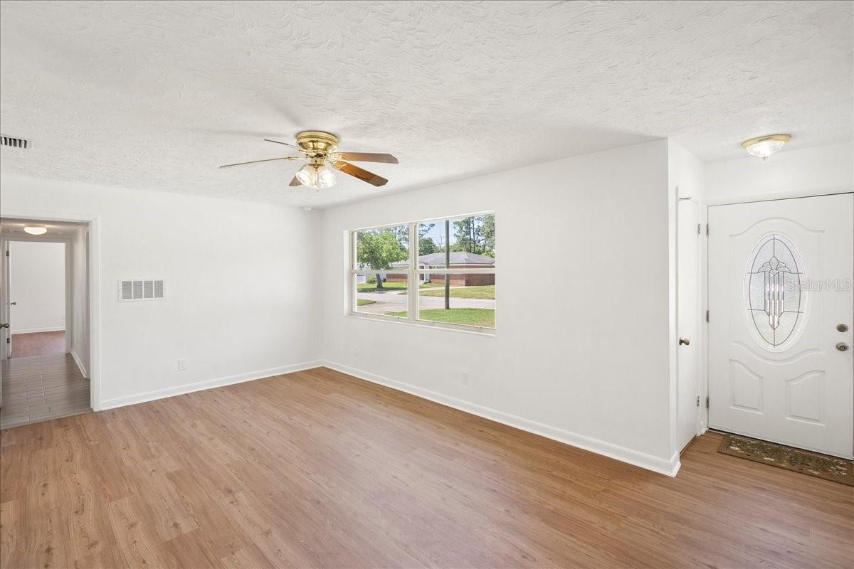 2125 W Lou Dr Property Photo 5