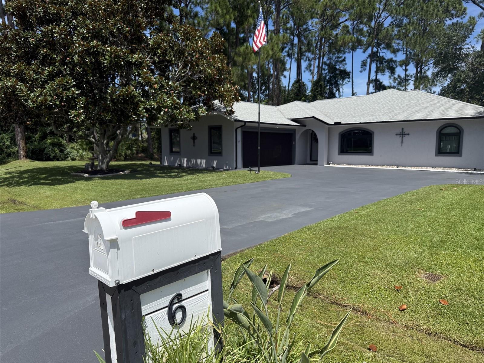 6 Boxwood Ln Property Photo 1