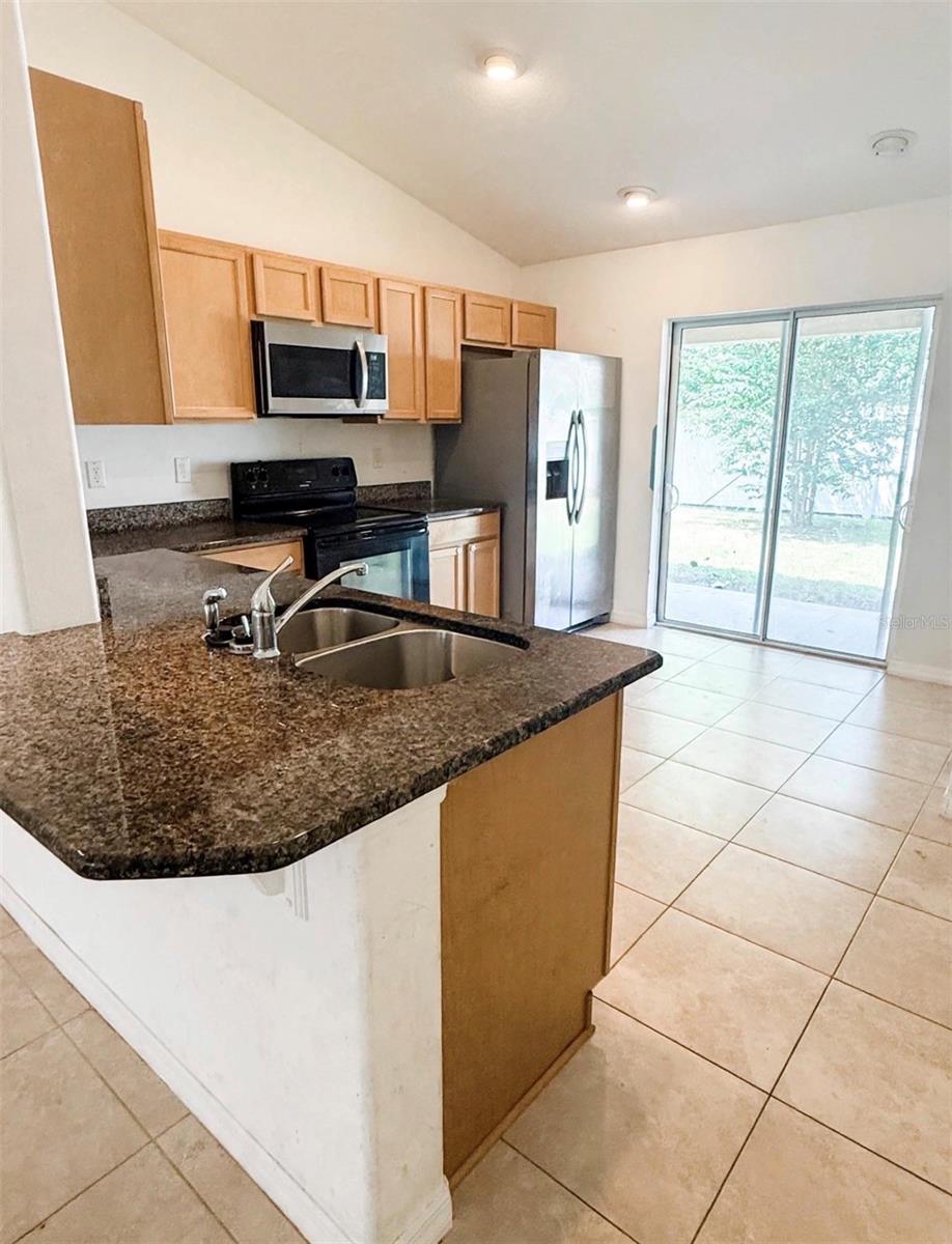 20 Rainstone Ln #b Property Photo 4