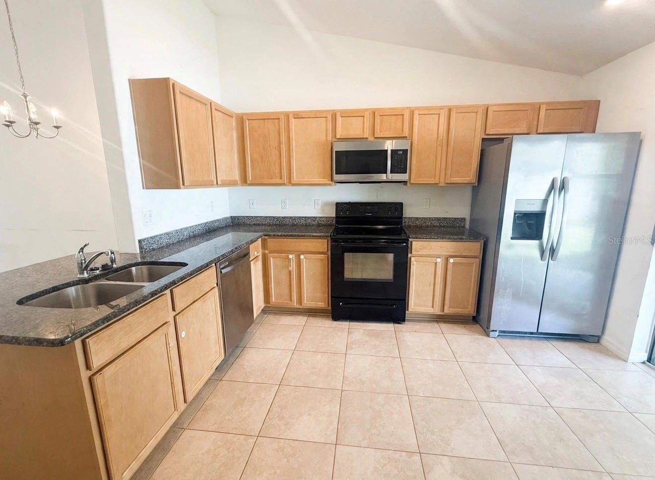 20 Rainstone Ln #b Property Photo 5